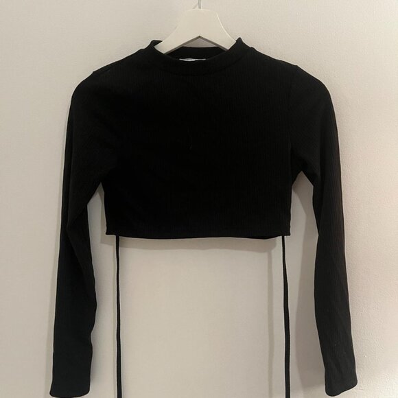 SUPERDOWN Black MIA Crop Tee From REVOLVE!｡･:*:･ﾟ★,｡･:*:･ﾟ☆｡･:*:･ﾟ★,｡･:*:･☆ - Picture 2 of 3